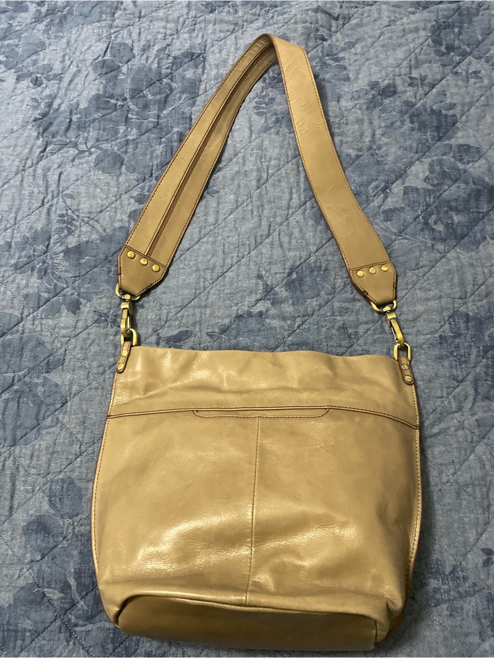 HOBO Leather Hobo Bag in gray - Picture 2 of 8